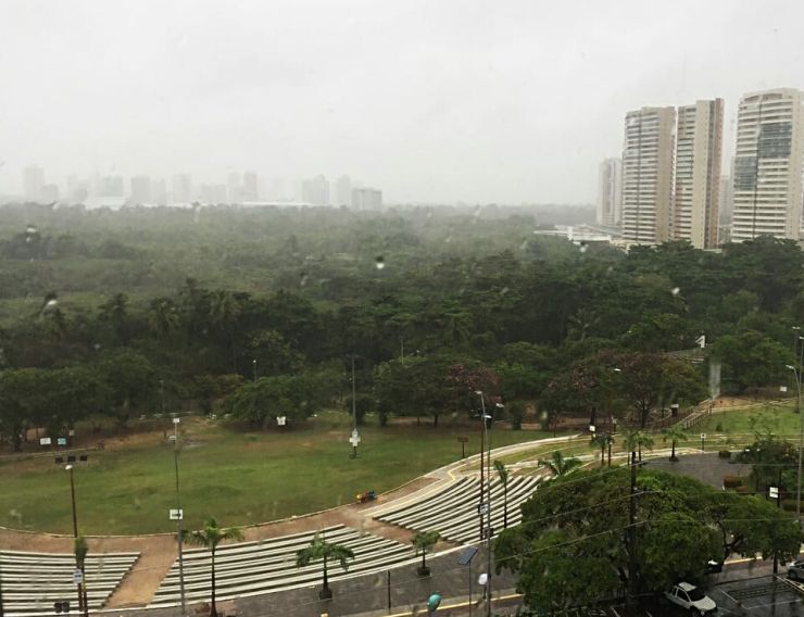 Chuva sobre o parque do Cocó, em Fortaleza, nesta sexta-feira, 21