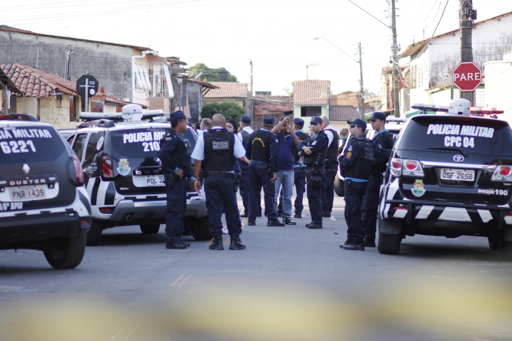 FORTALEZA ,CE, BRASIL 23-08-2018: Homicidio de 3 PMS no bairro Vila Manoel Satiro na rua São Manoel. (Gustavo Simão/ Especial para O POVO) (Foto: )