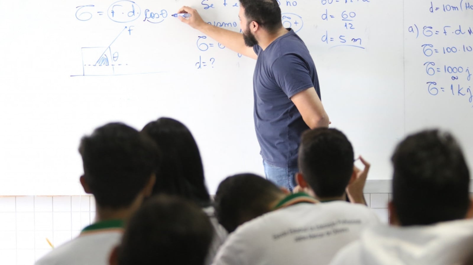 ￼PISO dos professores tem reajuste anual, mas índice de 2026 é questionado (Foto: FABIO LIMA)