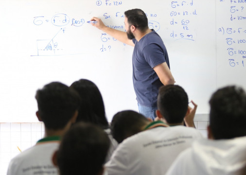 ￼PISO dos professores tem reajuste anual, mas índice de 2026 é questionado