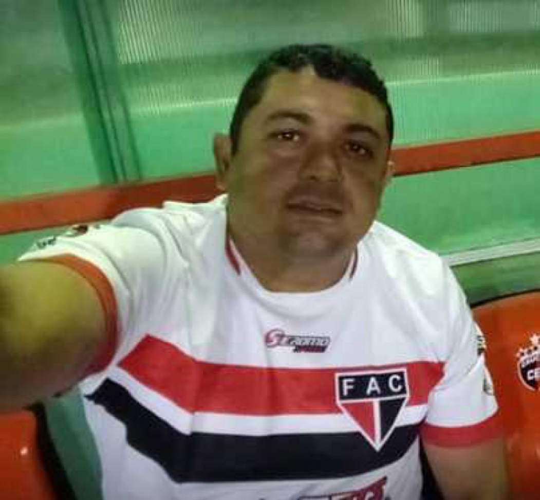 Ronierbson sem a fantasia de Tutuba (Foto: Reprodução/Facebook)