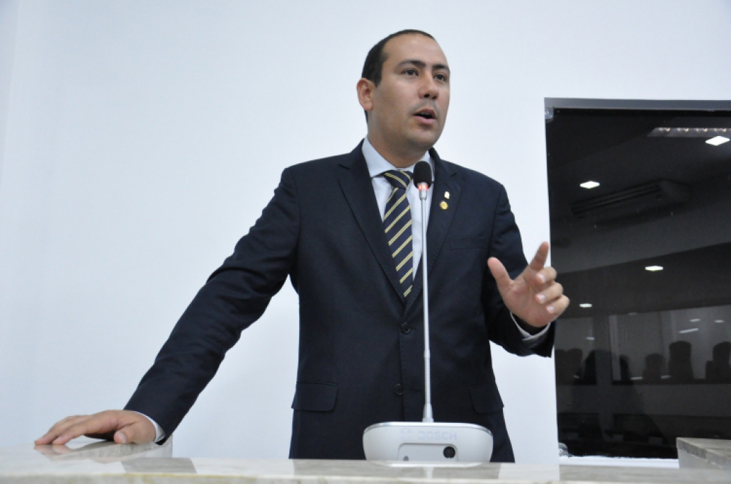 ￼RENAN COLARES é relator do texto do novo Código da Cidade (Foto: ÉRIKA FONSECA/ CMFOR)