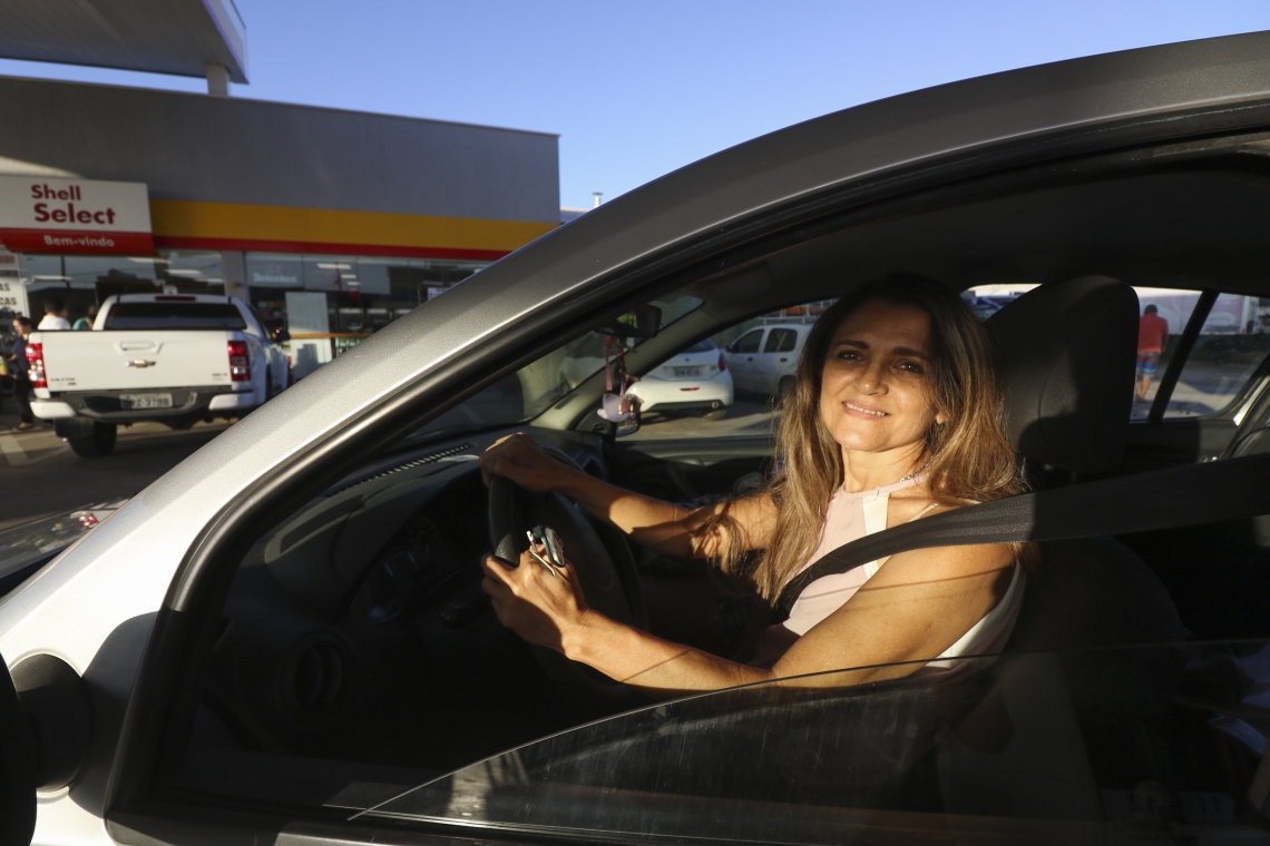 ￼Posto Tetra, na avenida João Ramos, está com o preço da gasolina em 3,86 (Foto: Mateus Dantas)
