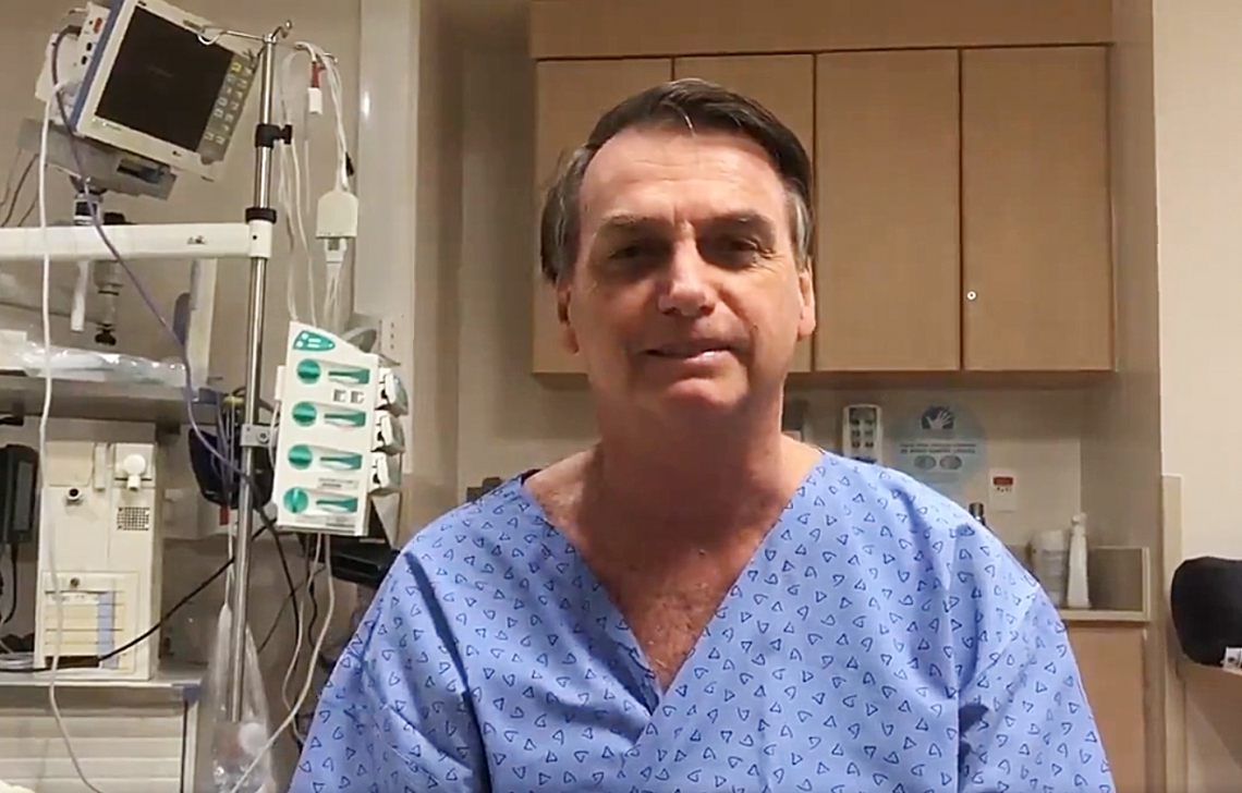 ￼BOLSONARO fez transmissão ao vivo do hospital antes de ser submetido à cirurgia (Foto: REPRODUÇÃO VÍDEO)