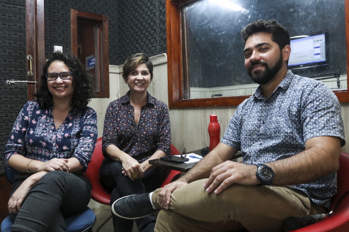 ￼JORNALISTAS Luana Severo, Maísa Vasconcelos e Italo Coriolano gravaram 1ª edição do Recorte (Foto: ALEX GOMES/especial para O Povo)