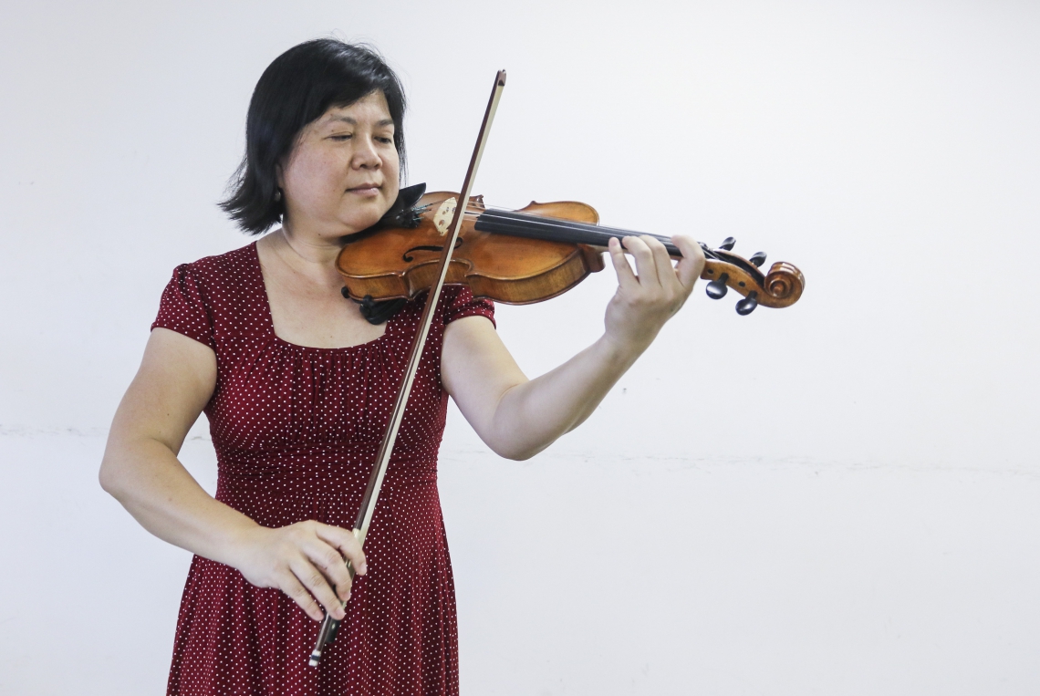 FORTALEZA, CE, BRASIL,  24-01-2019: Liu Man Ying, professora do curso de violino e violão da UFCl. (Foto: Alex Gomes/O Povo) (Foto: Alex Gomes/ Especial para O POVO)
