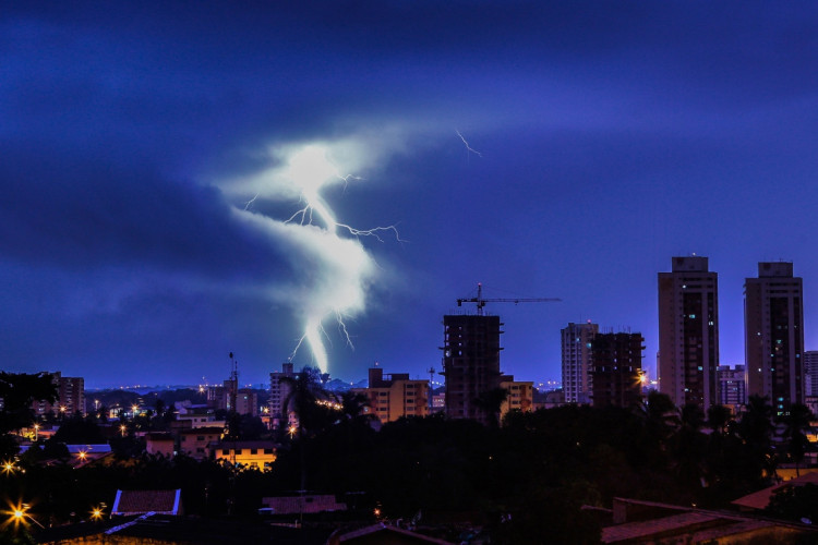 Nos primeiros dois meses de 2023, mais de 85 mil raios foram registrados no Ceará (foto: F...