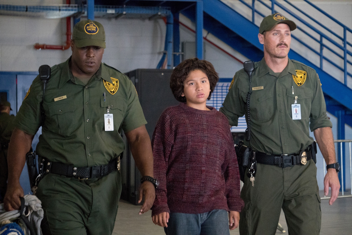 ANTHONY Gonzalez, 14, interpreta Oscar, um refugiado hondurenho capturado pela polícia norte-americana (Foto: Divulgação)