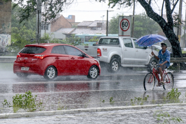Na pr&eacute;-esta&ccedil;&atilde;o, as regi&otilde;es mais favorecidas foram o litoral do Pec&eacute;m e de Fortaleza. (Foto: Aur&eacute;lio Alves/O POVO)