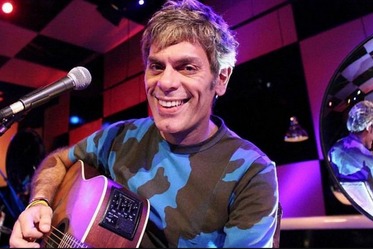 ROGER Moreira segue à frente do Ultraje a Rigor