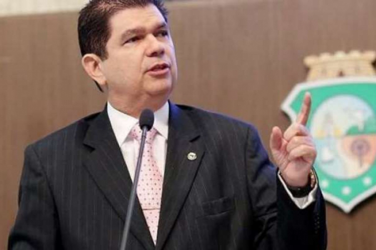 Mauro Filho é deputado federal e secretário licenciado do Governo do Ceará