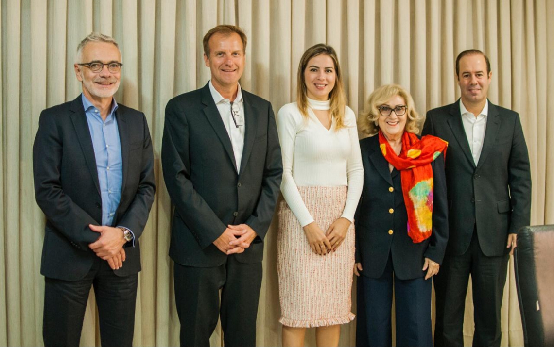 Primeira dama do Ceará, Onélia Santana, manteve reunião com integrantes da Air France-KLM, na América Latina. (Foto: divulgação )