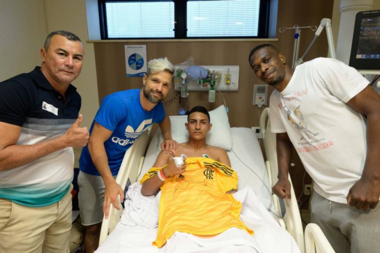 ￼DYOGO recebeu visita de Diego e Juan, profissionais do Flamengo