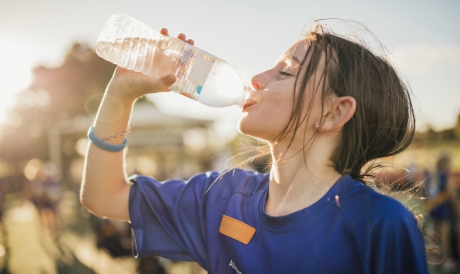 Água é o principal líquido para a hidratação do corpo 