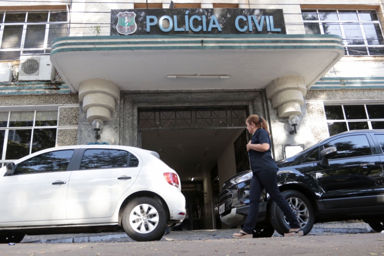 Foto de apoio ilustrativo (foto de fachada de delegacia). Caso de uso indevido de dados por proprietária de clínica é investigado
