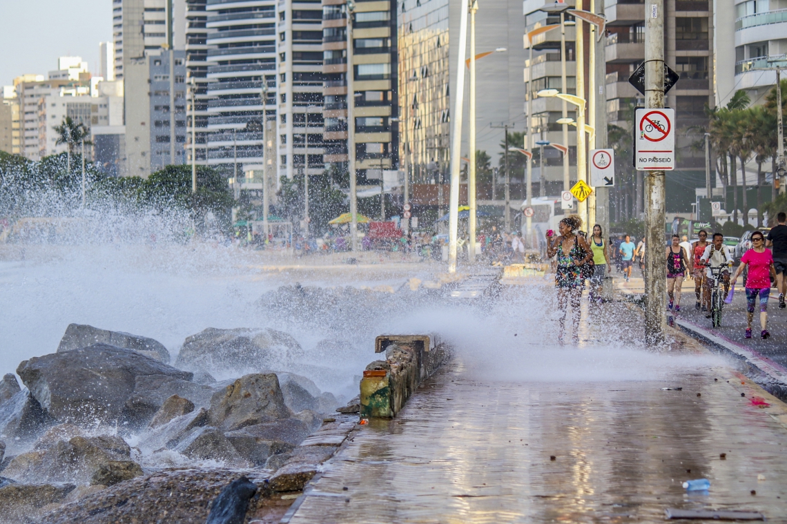 Ressaca do mar registrada em fevereiro do ano passado em Fortaleza (Foto: Mateus Dantas)