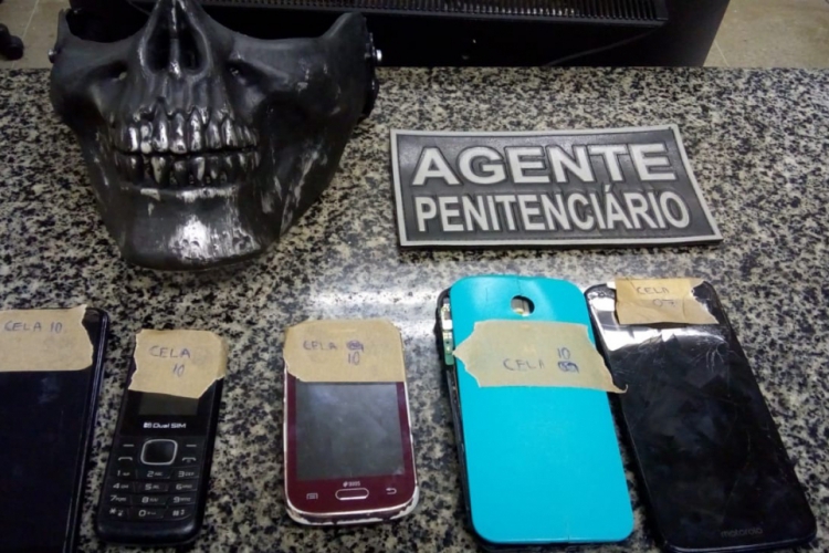 Celulares utilizados no golpe foram apreendidos na penitenciária 