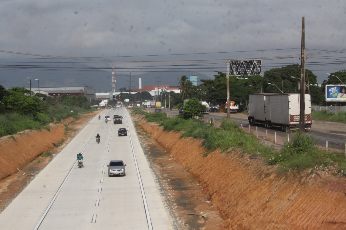 ￼EXTENSÃO liberada, no sentido Caucaia- Eusébio, tem pista de concreto (Foto: Mauri Melo)
