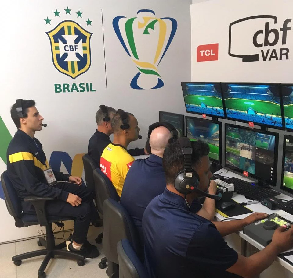 Aprovado para utilizaÃ§Ã£o no BrasileirÃ£o, o VAR comeÃ§ou a ser implementado na Copa do Brasil no ano passado (Foto: ReproduÃ§Ã£o/CBF)