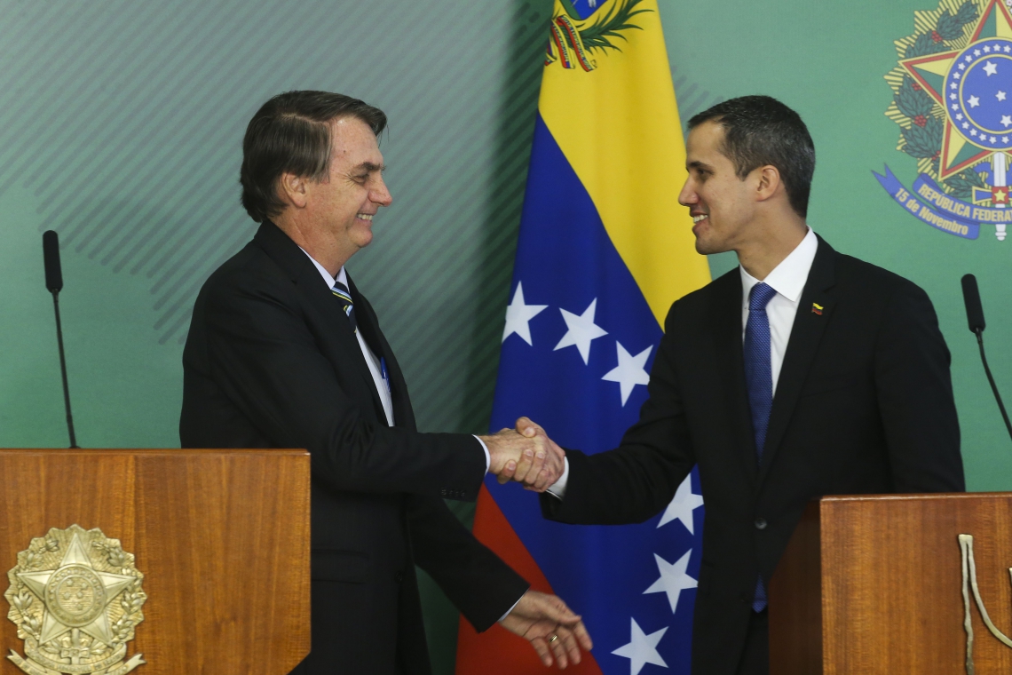 ￼JAIR BOLSONARO recebeu Juan Guaidó no Palácio do Planalto ontem (Foto: Antonio Cruz/ Agência Brasil)