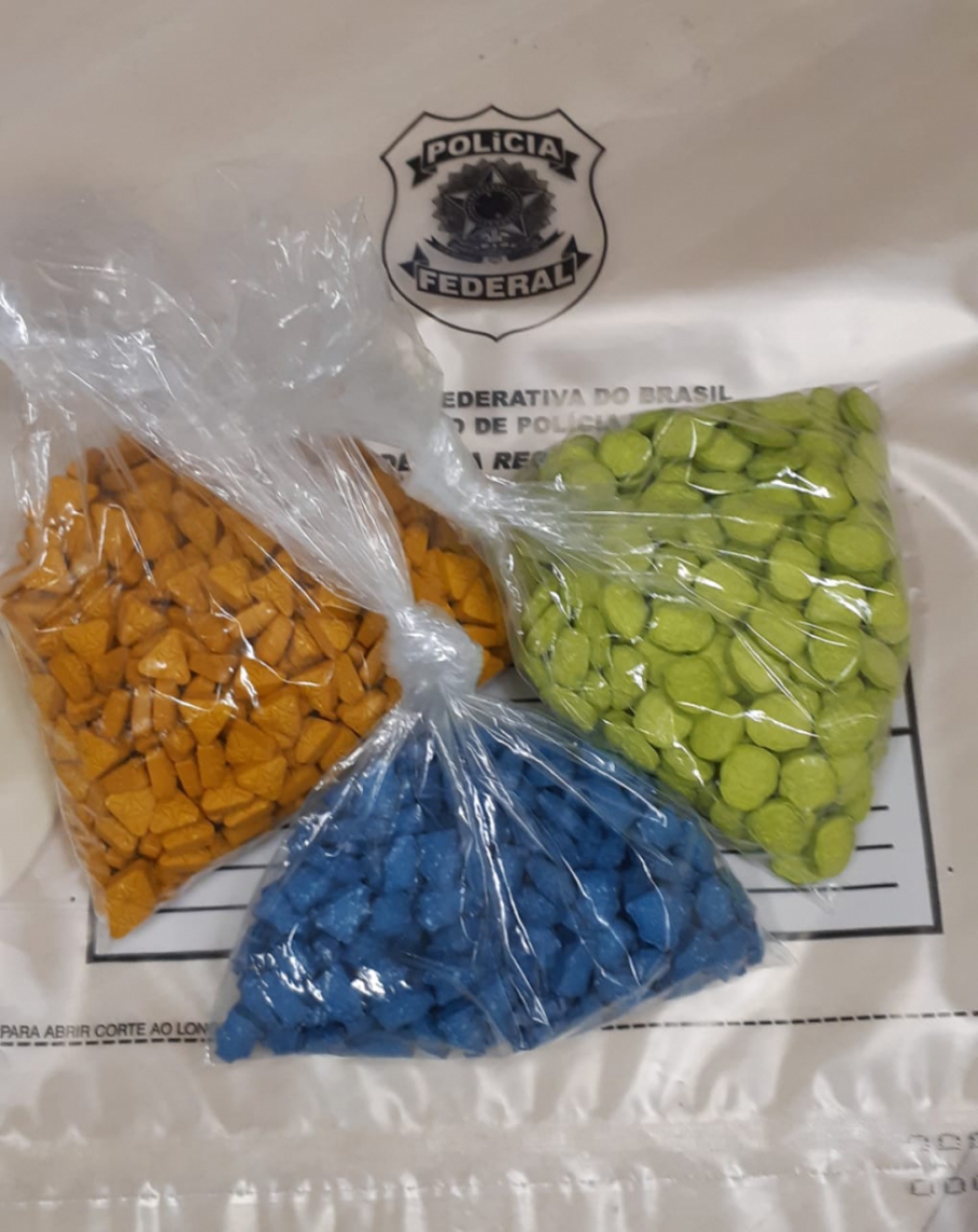 Mil comprimidos de ecstasy foram enviados via Sedex embalados em sacos plÃ¡sticos (Foto: Foto: DivulgaÃ§Ã£o/PolÃ­cia Federal)