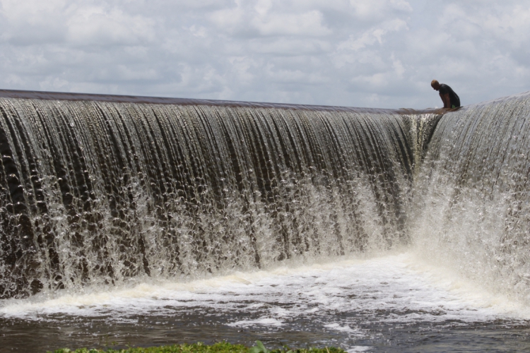 Açude Batente, em Ocara, está com 100% da capacidade.  (Foto: Fábio Lima/O POVO)