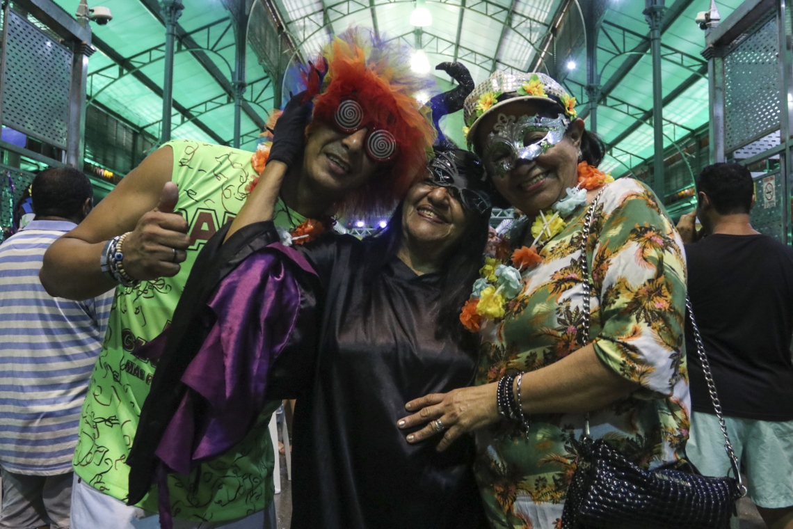 Francisca Maria da Silva, 73, Marlívia Matos, 64, e Jardenir Matos, 30, curtindo o carnaval