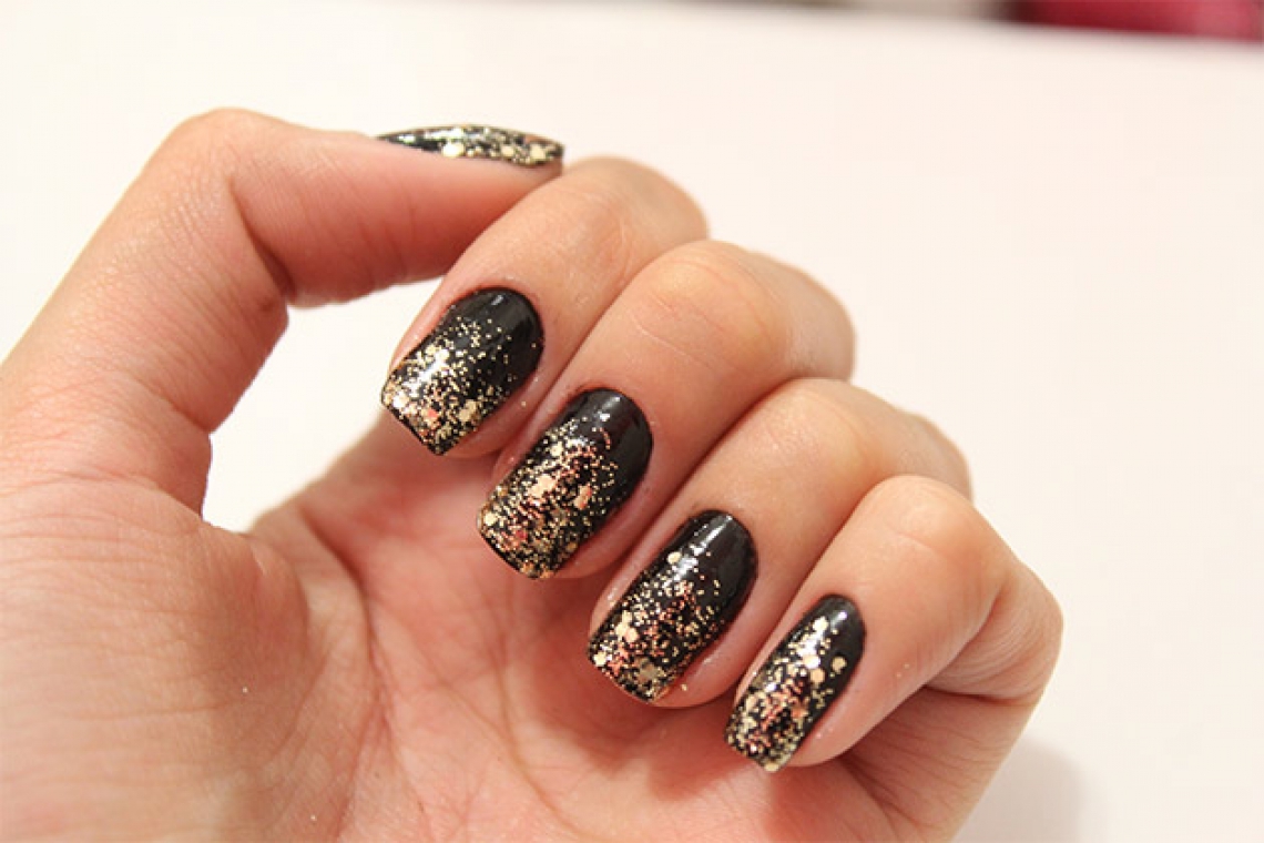 Preto bem a cara do Carnaval, com muito brilho Preto bem a cara do Carnaval, com muito brilho