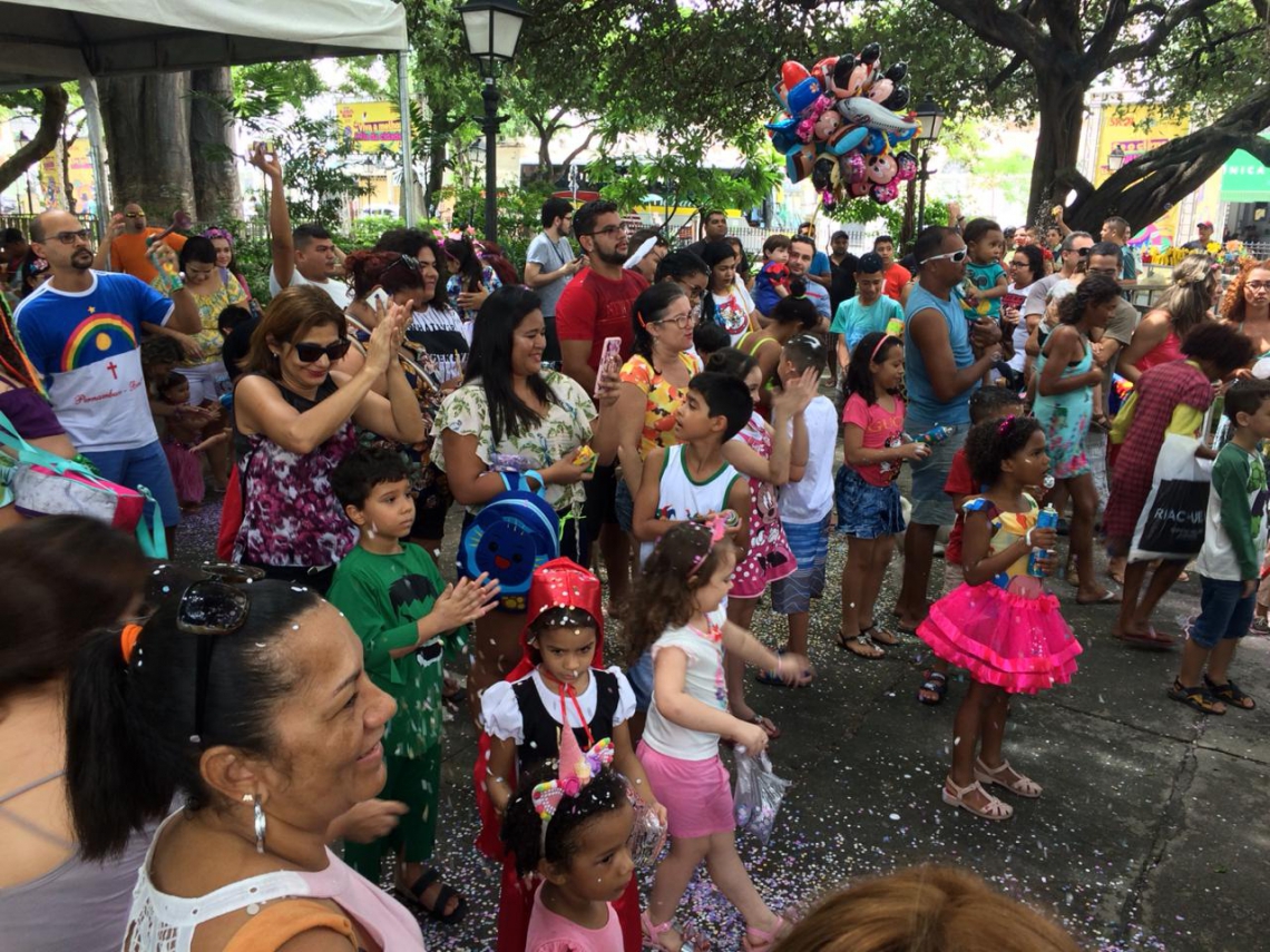 Crianças brincam durante festa aberta de Carnaval (Foto: Marília Camelo/Especial para O POVO)