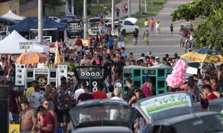 Beberibe não vai realizar carnaval em 2022, informa prefeita do município (carnaval realizado na Praia da Marina, no Morro Branco, em 2019) 