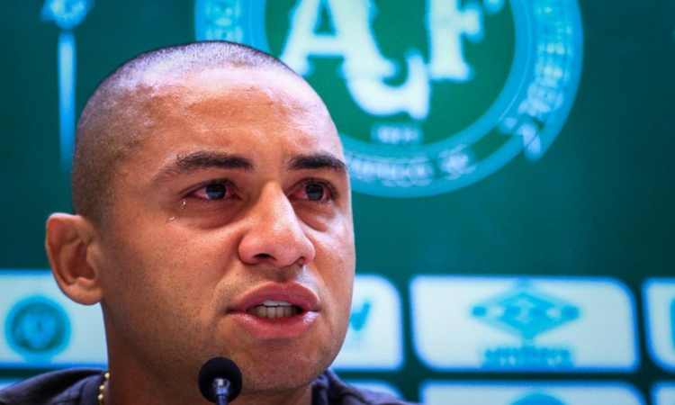 Wellington Paulista se emocionou em despedida da Chapecoense. Atacante participou da reconstru&ccedil;&atilde;o da equipe ap&oacute;s o acidente