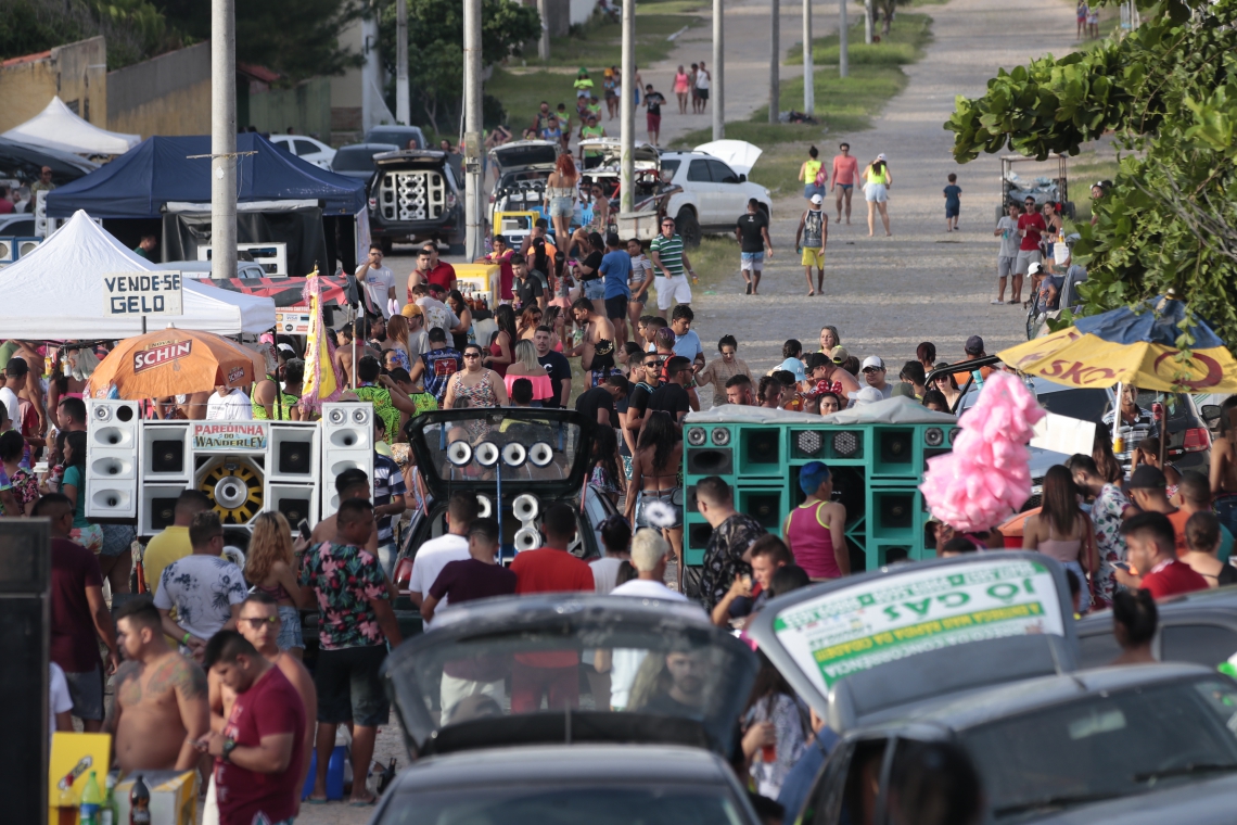 Beberibe não vai realizar carnaval em 2022, informa prefeita do município (carnaval realizado na Praia da Marina, no Morro Branco, em 2019) (Foto: Gustavo Simão/ Especial para O POVO)