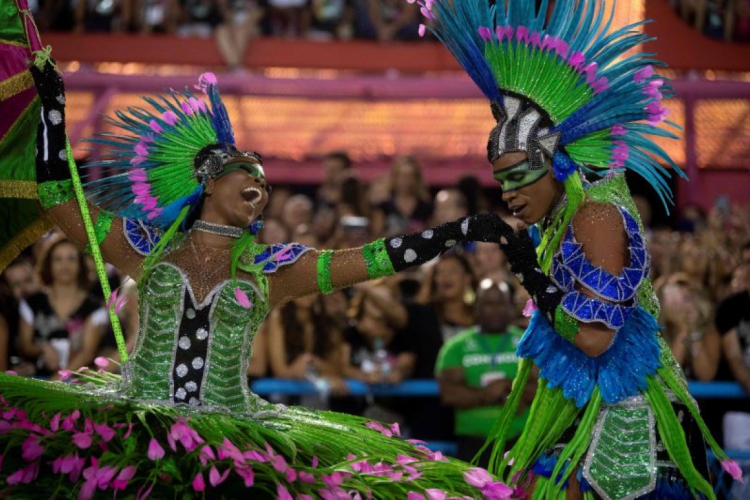 Mangueira vence pela 20ª vez Carnaval no Rio. (foto: AFP / Mauro Pimentel)