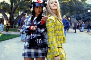 As Patricinhas de Beverly Hills (1995)_
Eis a dupla imbatível do xadrez: Dionne Davenport (Stacey Dash, 52) e Cher Horowitz (Alicia Silverstone, 42). Super atuais, não acha? As padronagens e algumas estampas, como a de oncinha, atravessam o tempo