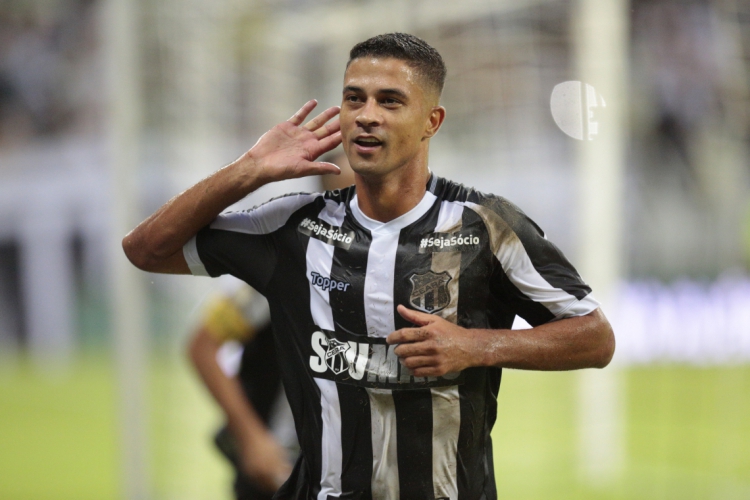 Ricardo Bueno j&aacute; fez 6 gols pelo Cear&aacute; na S&eacute;rie A(foto: J&uacute;lio Caesar/O POVO)