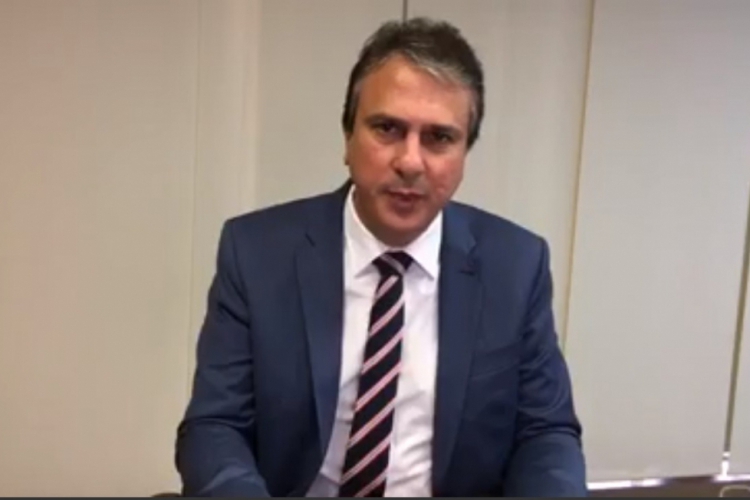 Camilo Santana fez transmissão ao vivo diretamente de Brasília