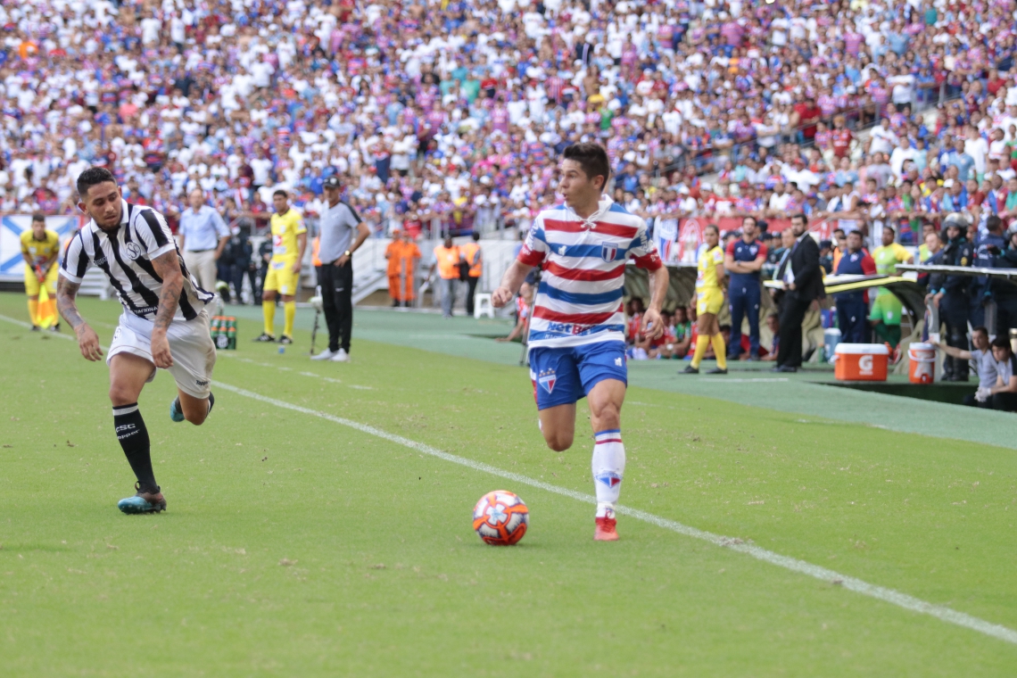 O atacante Osvaldo foi autor 
do único gol da partida (Foto: JÚLIO CAESAR)