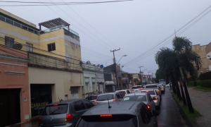Avenida Visconde do Rio Branco registra congestionamento no sentido Sertão-Praia 