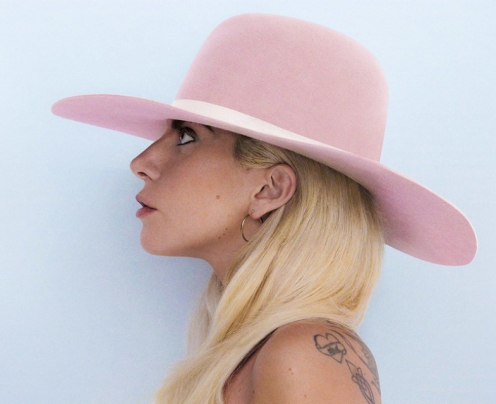 Com uma nova sonoridade, Lady Gaga lançou Joanne como seu quinto álbum de estúdio