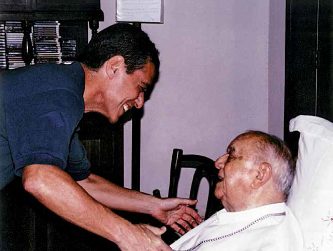 Foto de Chico Buarque com Dom Helder Câmara