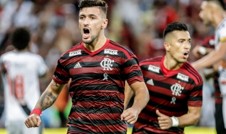 ￼ Arrascaeta, do Flamengo, empatou o jogo contra o Vasco. O gol levou a decisão da Taça Rio para os pênaltis. Os rubro-negros venceram  