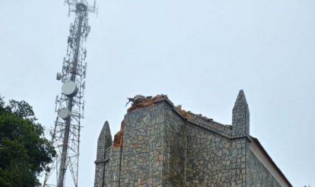 ￼ SOBRE torre da Igreja do Céu, em Viçosa do Ceará, havia imagem de Cristo Redentor esculpida pelo italiano Agostinho Ódisio Baomés em 1939  