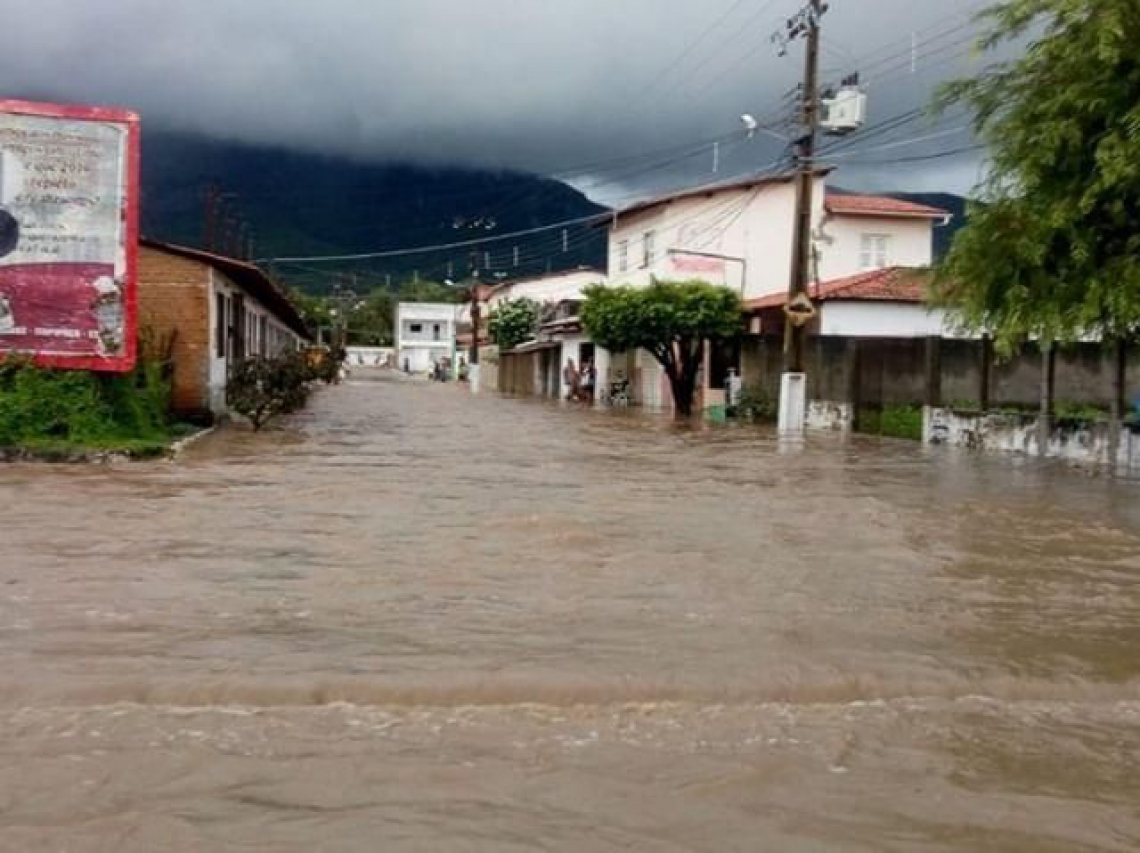 Chuva provocou alagamentos nas ruas de Itapipoca