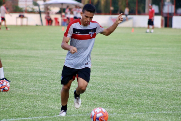Cria da base do Ferrão, Valdeci já fez mais de 100 jogos com a camisa coral. 