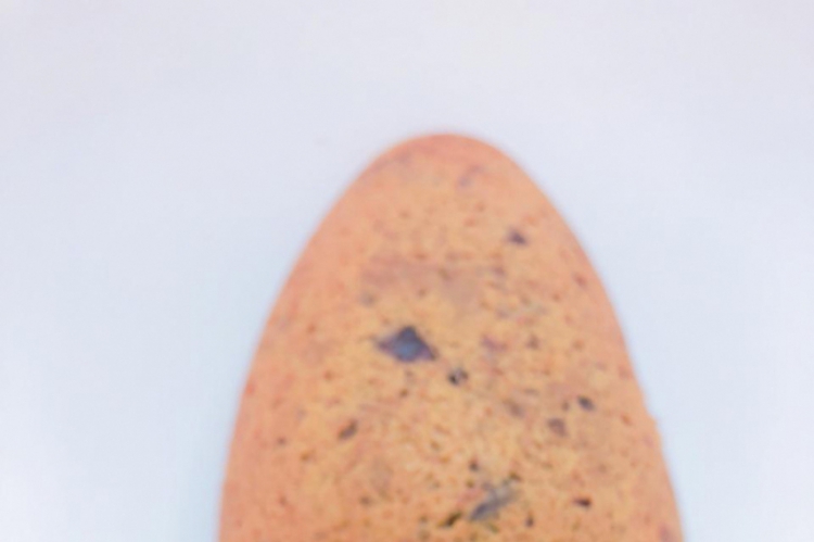 Ovo de Cookie Clássico com uma casca 100 % de massa de cookie
