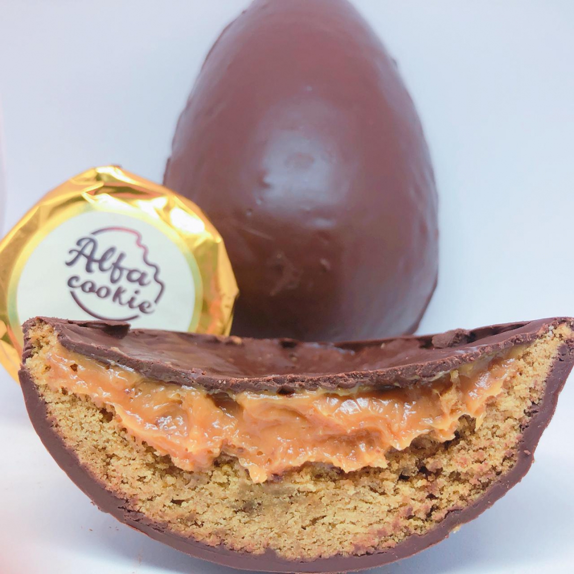 Ovo de Alfacookie, feito de alfajor de cookie