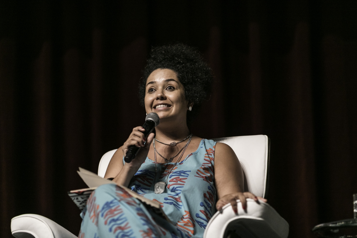 Escritora, jornalista e cientista social paulista Bianca Santana é autora do livro Quando me descobri negra (2015) (Foto: Fernando Cavalcanti/ Divulgação)