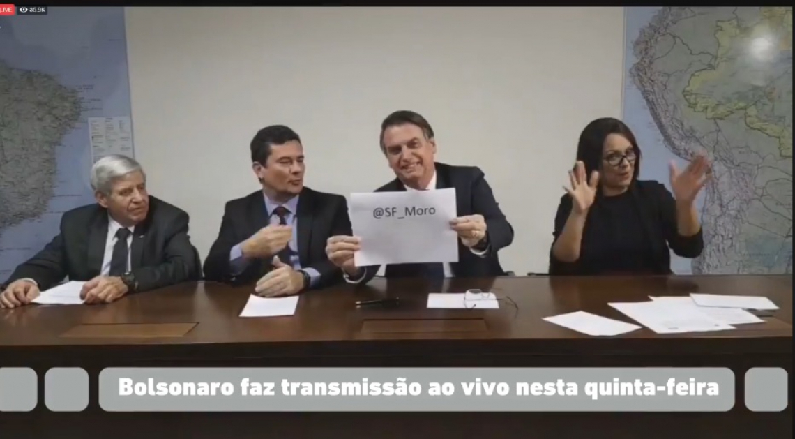 Bolsonaro divulgou o perfil de Moro no Twitter
