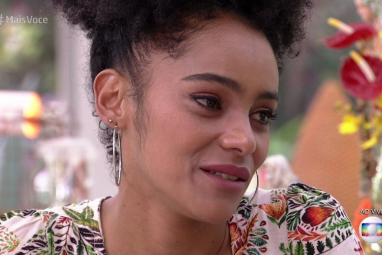 Gabi afirma que vai tomar atitudes contra comentários preconceituosos de Paula.