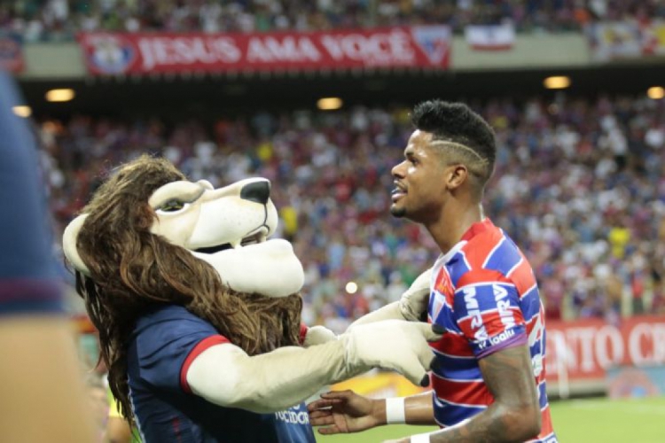 J&uacute;nior Santos deve ser o titular no ataque do Le&atilde;o 